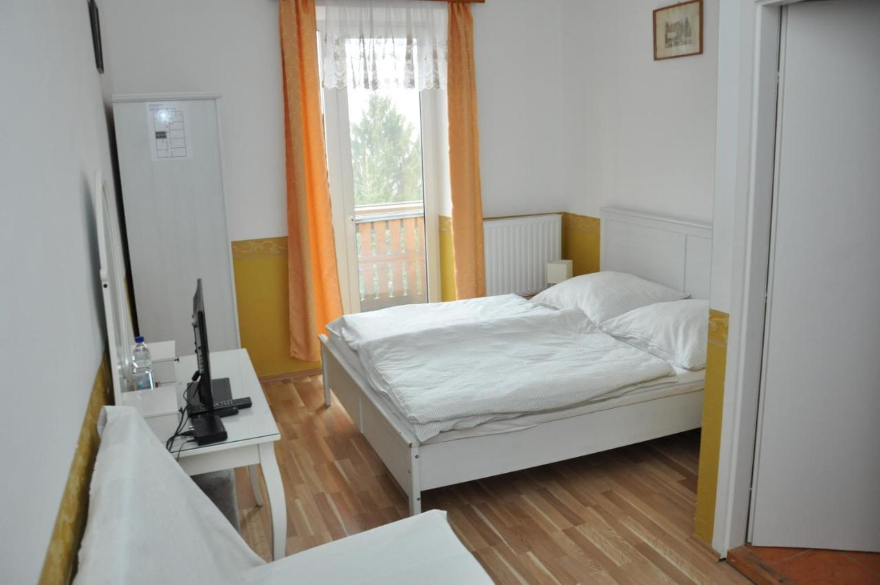 Gloriett Panzio Bed & Breakfast Fertoboz Exterior photo