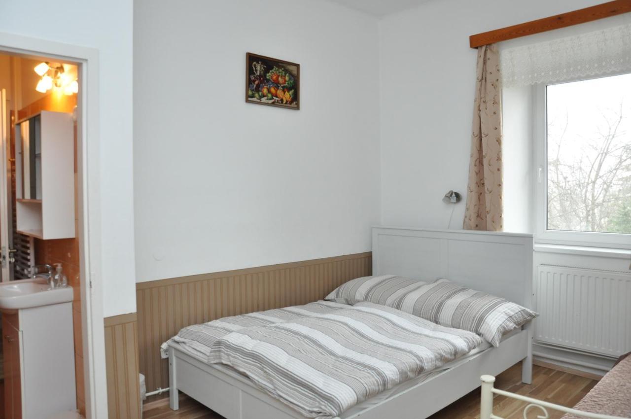 Gloriett Panzio Bed & Breakfast Fertoboz Exterior photo