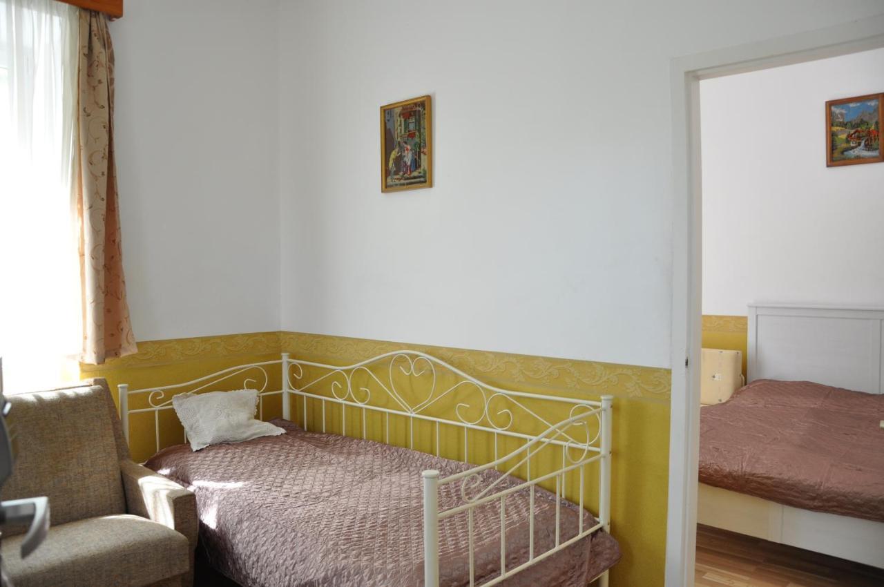 Gloriett Panzio Bed & Breakfast Fertoboz Exterior photo